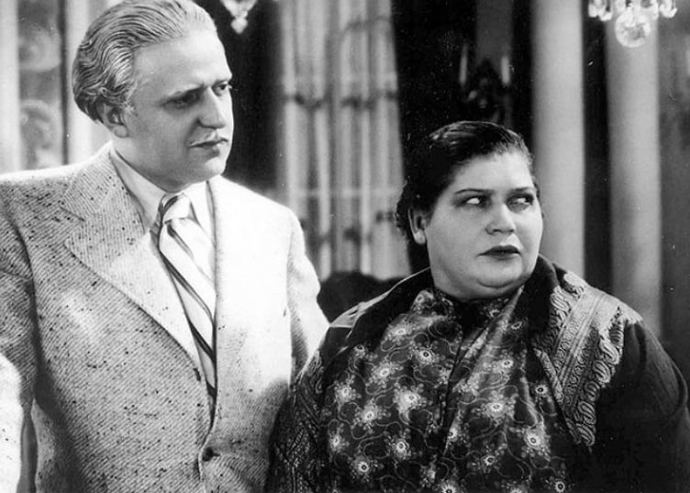 Tento snímek je z filmu Madla z cihelny z roku 1933, v němž si Zorka Janů také zahrála. Na fotce jsou Hugo Haas a Antonie Nedošinská.