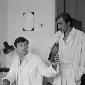 Pavel Zedníček a Jaromír Hanzlík v seriálu Sanitka.