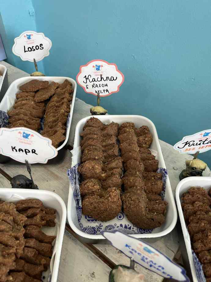 Je libo kapra, lososa nebo kachnu s řasou kelpa? 