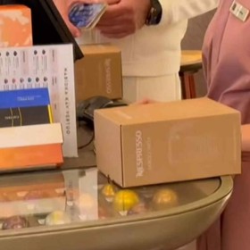 Richard Chlad si kupoval kávu, když vtom se potkal s Emmou Smetanou.