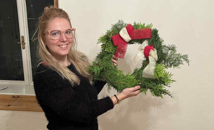 Takhle vypadá dušičkový věnec, se kterým jsem jako jeho autorka spokojená. Je na každém, jak kreativně ho nakonec pojme. 