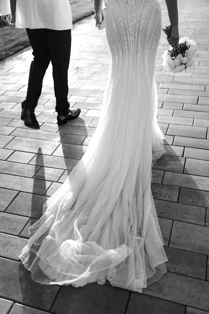 Detail svatebních šatů Nikoly Jankovské.