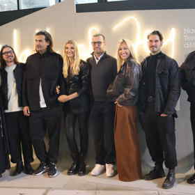 My jsme modelku zastihli během křtu Wall Of Joy na pražském Designbloku.