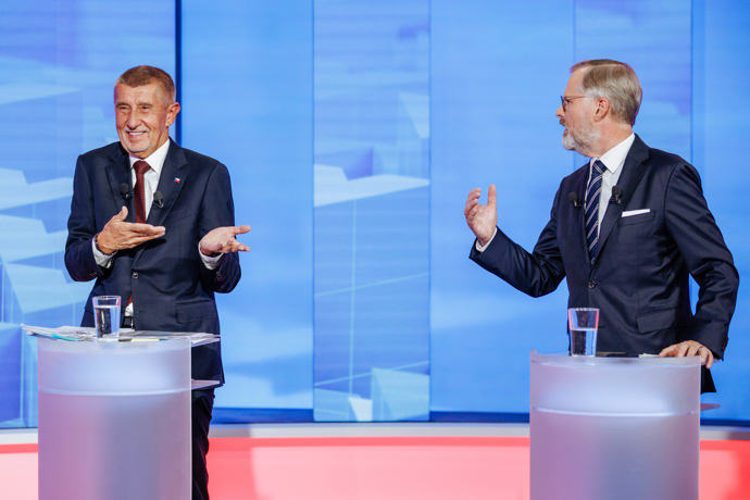 Andrej Babiš a Petr Fiala během debaty.