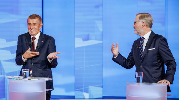 Andrej Babiš a Petr Fiala během debaty.
