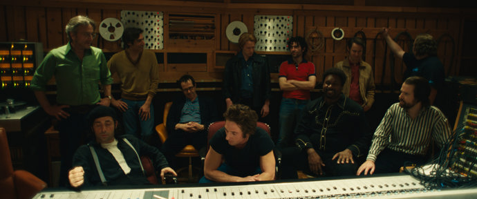 Tři způsoby, jak nosit flanel na podzim – inspirováno Jeremym Allenem Whitem v roli Bruce Springsteena 