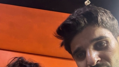 FOTO: Ahmed Sejam vytáhl svou dceru zpod sutin. V nemocnici o ni posléze pečoval sám.
