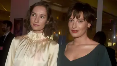 FOTO: Eliška Křenková a Anna Fialová na premiéře seriálu Iveta.