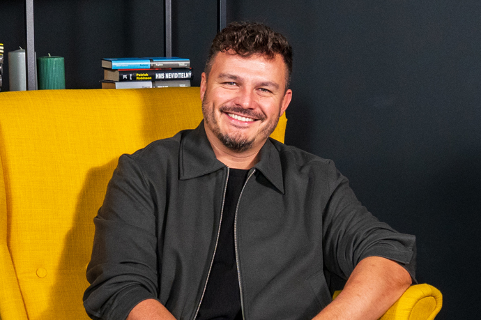 Roman Staša v pořadu eXtra Host.