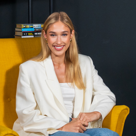 Adéla Šedová v pořadu eXtra Host. 