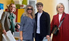 Oslnivá Babišová v luxusu, Eva Pavlová v rudém i rozdivočelá Eva Decorix s dcerou: Rozmanitá móda od voleb
