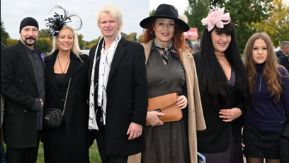 FOTO: Celebrity na Velké pardubické 2025.