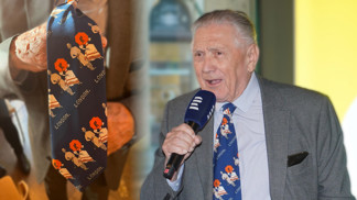 Petr Kostka pyšně nosí kravatu od španělské tchyně: Veselý doplněk má ve skříni už 50 let