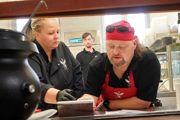 Majitel Michal zároveň vaří. 