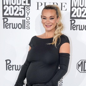 Bára nosí své bříško jako chloubu.