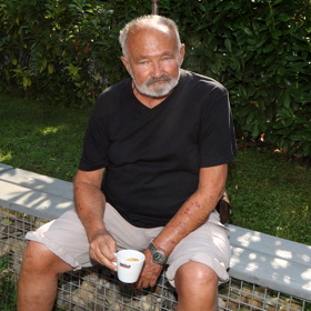 Herec se dlouhodobě potýká s anémií, odpočívat ale odmítá, i když oslavil 79. narozeniny.