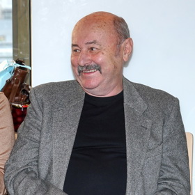 Pan Jaroslav celý křest zpovzdálí sledoval a byl na svoji manželku pyšný. 