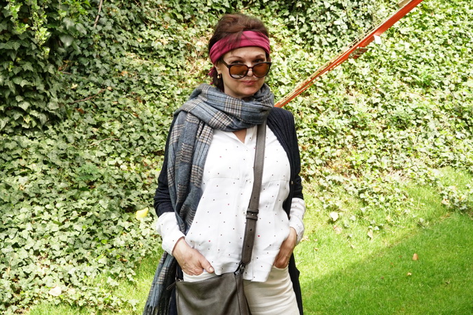 Simona Postlerová se celý život starala o syna Damiána, jenž trpí Aspergerovým syndromem a schizofrenií. S manželem Zdeňkem Hráškem měli ještě dceru Janu Magdalénu.