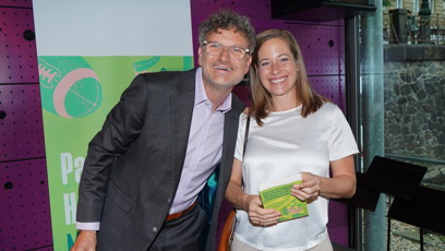 FOTO: Vysmátý Patrik Hartl a herečka Zuzana Kajnarová.