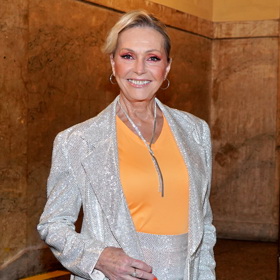 Zpěvačka Helena Vondráčková se výrazných očních stínů nevzdává ani po sedmdesátce.