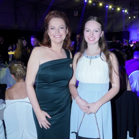 Kvízová dáma z pořadu Na lovu, Dagmar Jandová, vyvedla do společnosti svoji dceru Elišku.