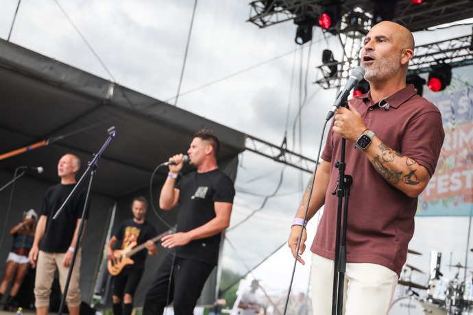 Zpátky do devadesátek mohou fanoušky přenést alespoň prostřednictvím svých hitů. 