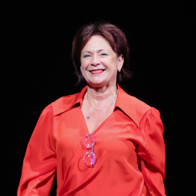 Barva košile i detaily zavazování z halenky dělaly výjimečný top, který můžete nosit ležérně, ale i slavnostně.