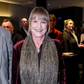 Vínovou si na sametovém saku oblíbila herečka Chantal Poullain.