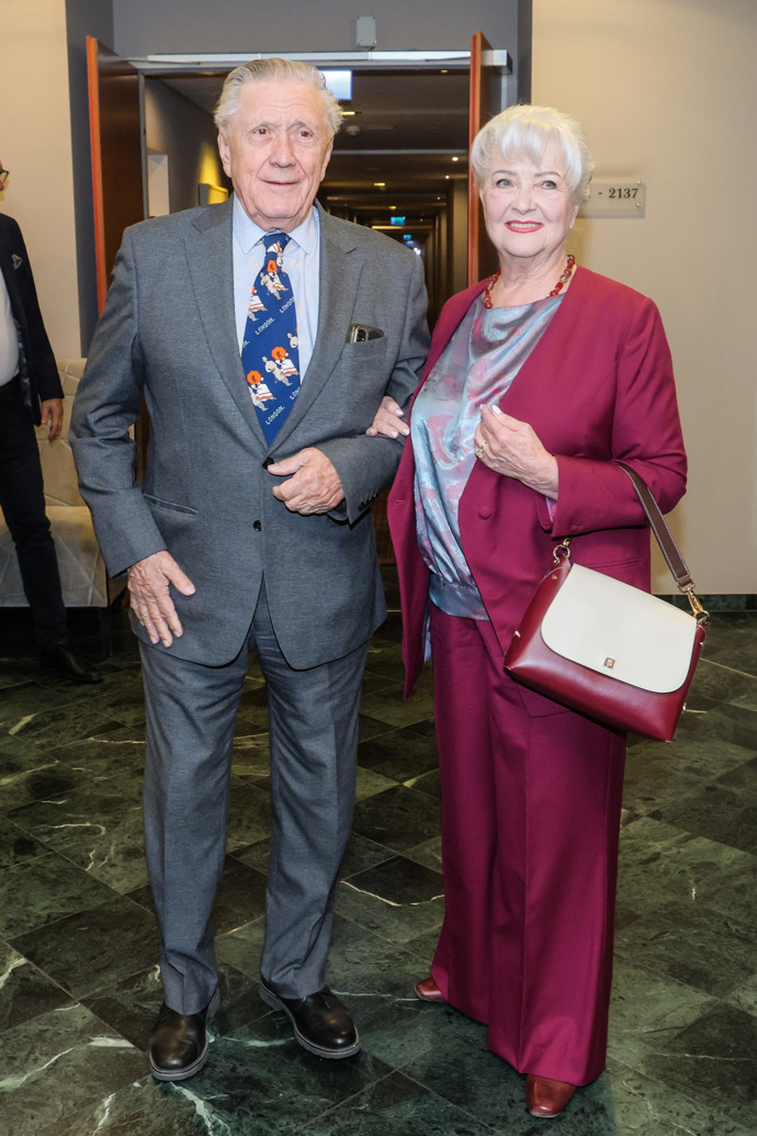 Petr Kostka vynesl barevnou kravatu, kterou dostal před více než třiceti lety od své tchyně. 