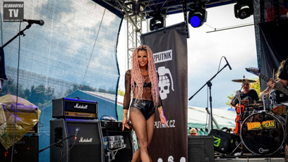 FOTO: Aneta Práglová se nebojí výstřednosti.