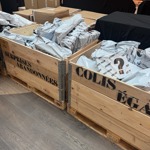 Pop-up store značky King Colis přivezl do Česka fenomén ztracených balíčků a od 7.-12. října si můžete vyzkoušet balíčkovou "loterii" i vy. 