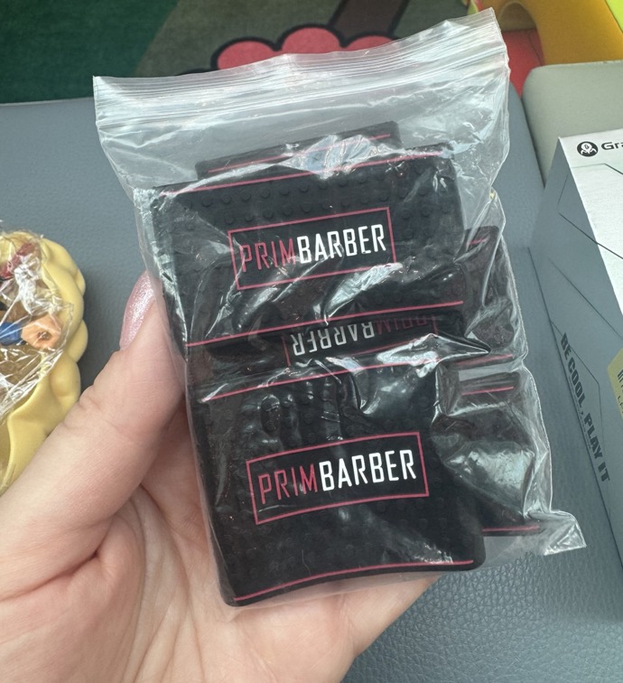 Gumove návleky na nevíme co pro barber shop.