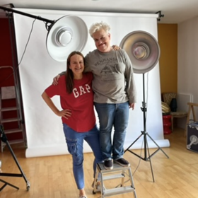 Při společném focení si jednou Dana Drábová přinesla schůdky, aby byla vyšší než Lenka.