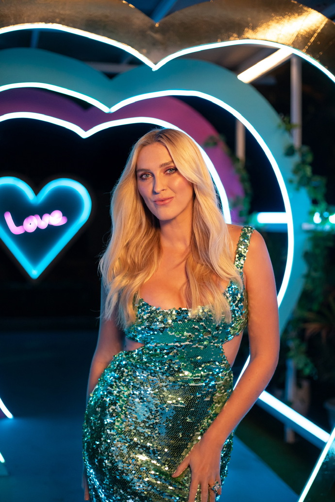 Zorka Hejdová moderuje Love Island.