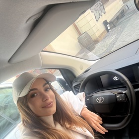 Karolína Krézlová je frontmanka kapely.
