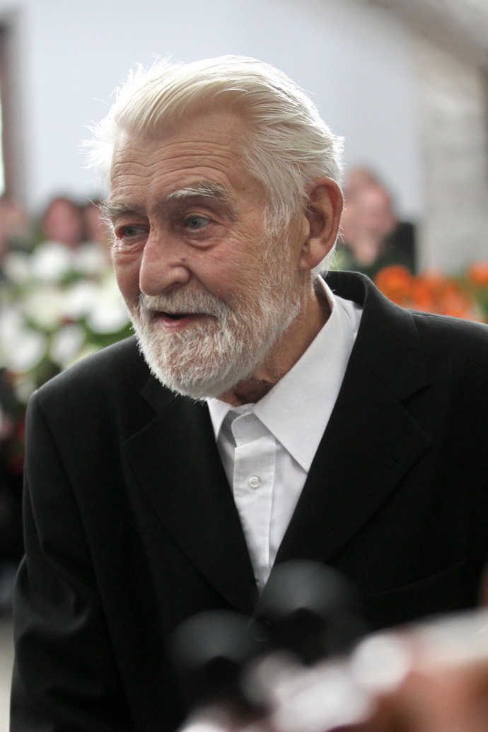 Často mu kvůli tomu estébáci hrozili zákazem hraní. Antichartu ale Ilja Racek nepodepsal.