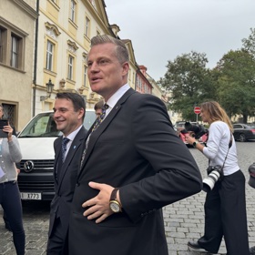 Filip Turek dorazil do štábu Motoristů v dobré náladě. 