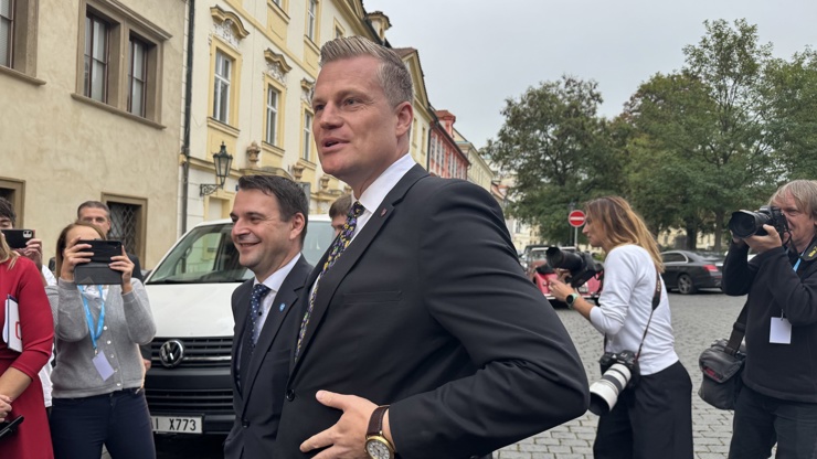 Na Filipa Turka už čekal ve štábu předseda strany Petr Macinka. 