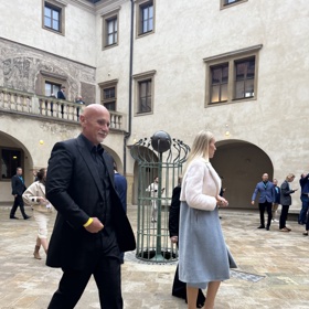 Richard Chlad s manželkou Annou-Marií Kánskou dorazil do štábu Motoristů krátce po 17. hodině. 