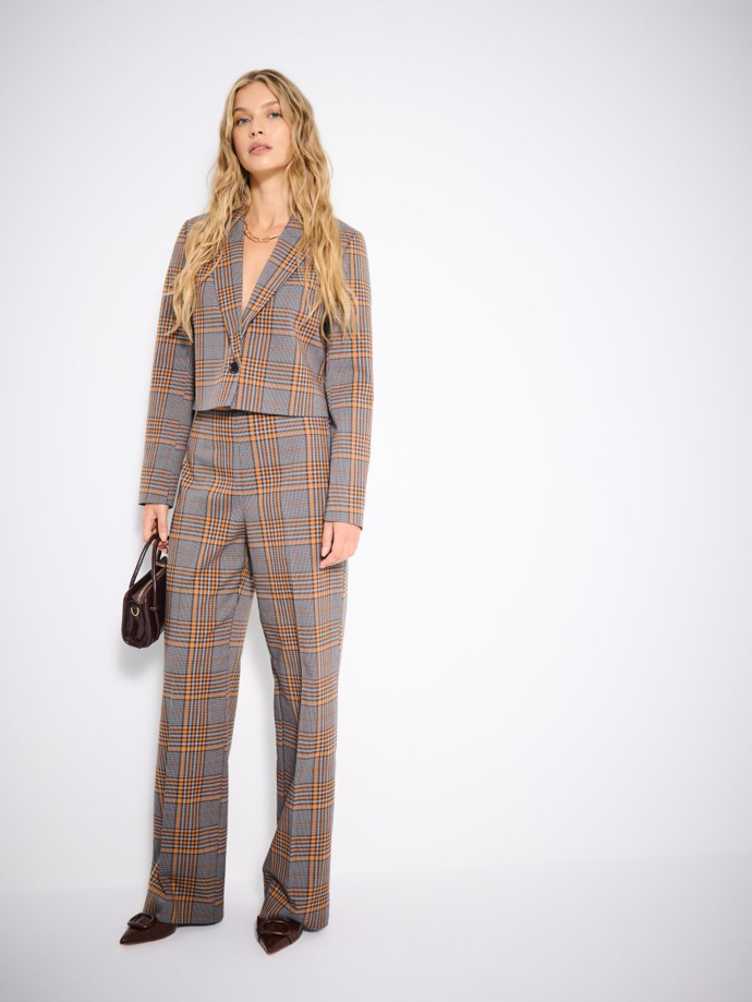 Kalhotová kostým, Mohito, krátké sako 1299 Kč, kalhoty z vlněné směsi 859 Kč