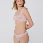 Spodní prádlo, Tezenis, balkonetka 399 Kč, tanga 199 Kč