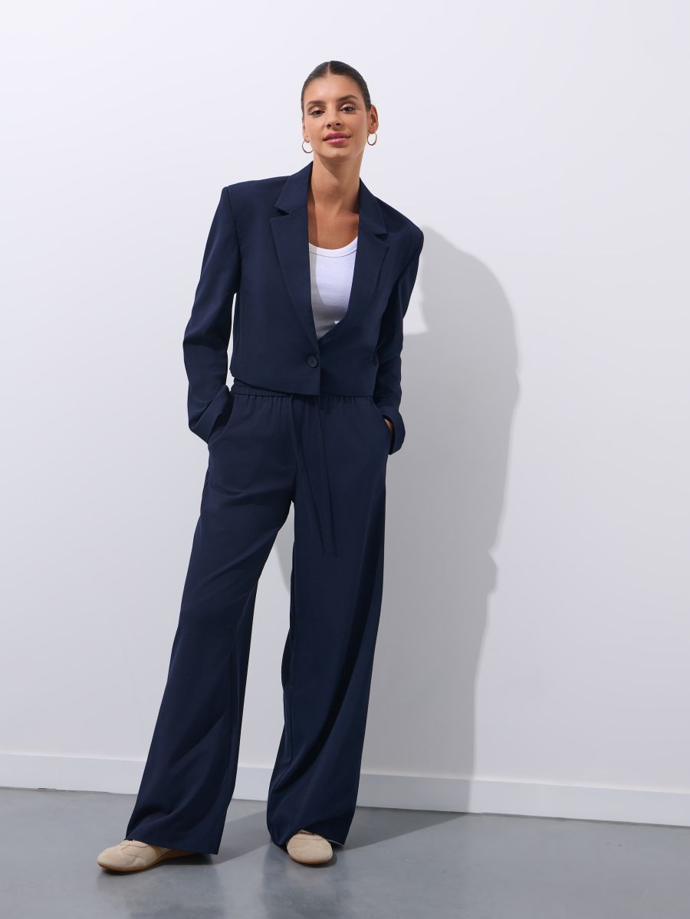 Kalhotový kostým, Mohito, krátké sako 1099 Kč, kalhoty s širokými nohavicemi 759 Kč