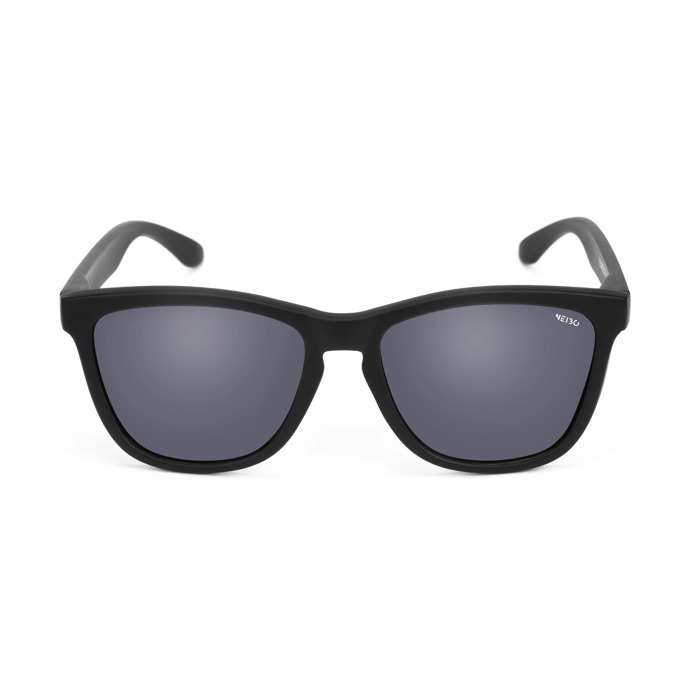Celý look můžete doplnit i slunečními brýlemi. Tuto černou unisex variantu seženete u značky NEIBO za 750 Kč.