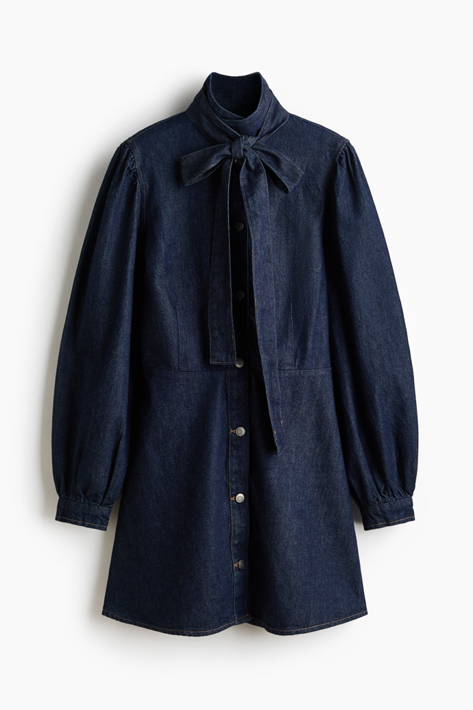 Džínové šaty s kravatou, H&M, 979 Kč