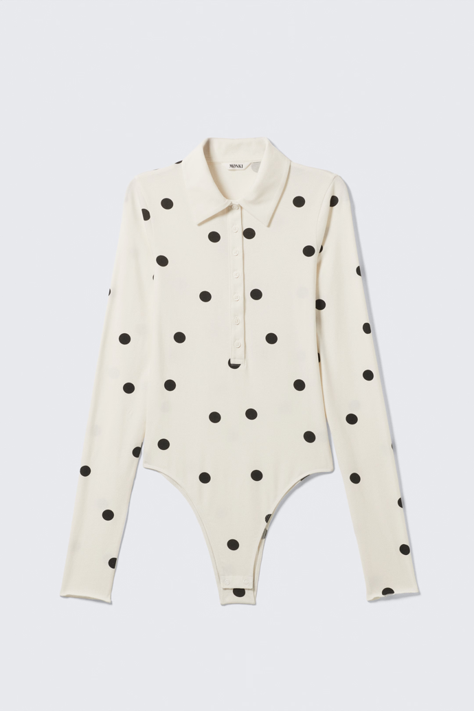 Vypasované body s polo límečkem, Monki, 749 Kč