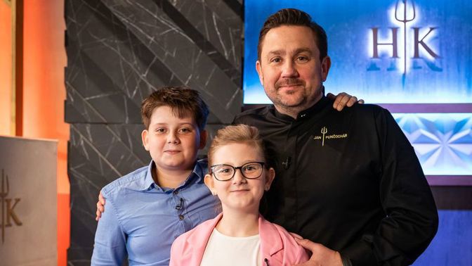 Třináctiletý syn Jana Punčocháře chystá večeře celé rodině: Připravil famózní vepřovou kotletu na hříbkách