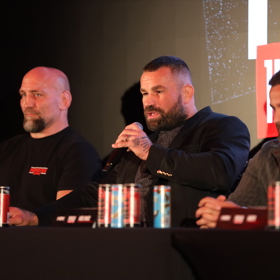 Karlos Vémola na tiskové konferenci Hell Boxing Kings.