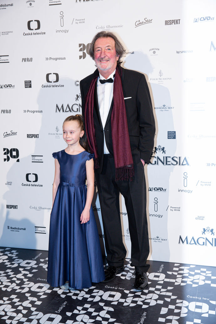 Valentýna Bečková pózuje fotografům s Bolkem Polívkou.