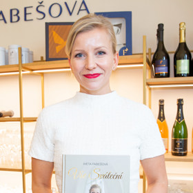 Cukrářka Iveta Fabešová patří mezi nejznámější a nejúspěšnější české cukrářky. 