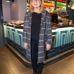 Herečka Jana Paulová klasickou kostkou oživila jednoduchý outfit.